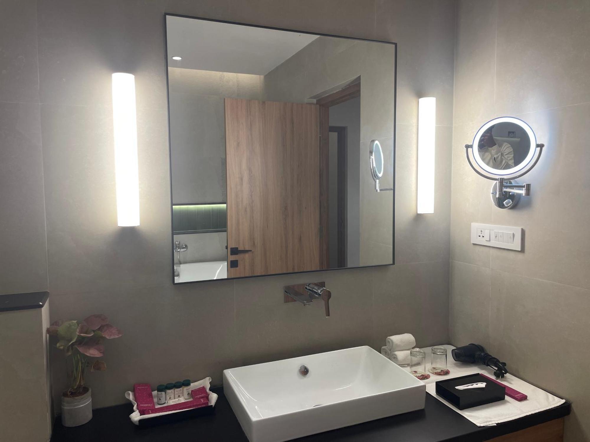 Hotel Regency By Grt